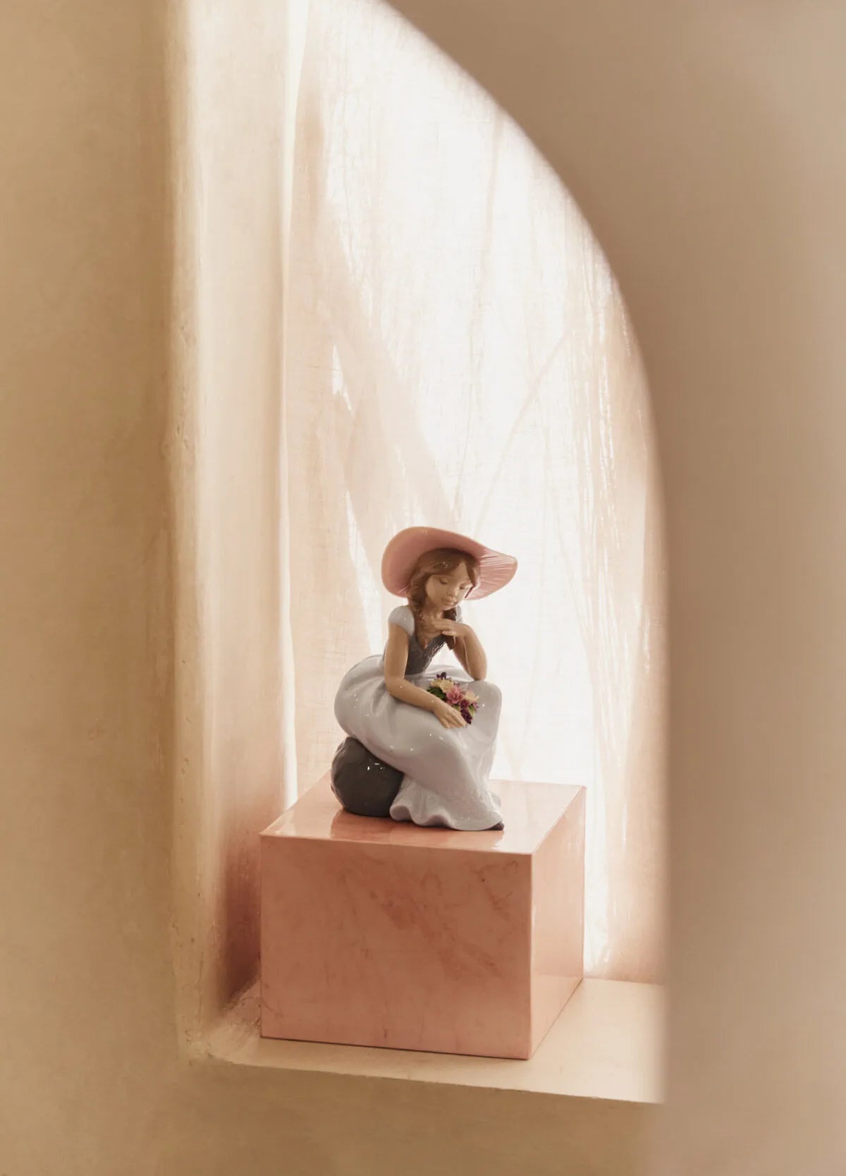 Spring has come Girl Sculpture