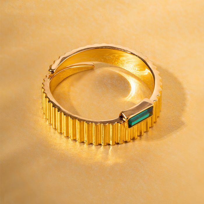 Judith ring with colored stone