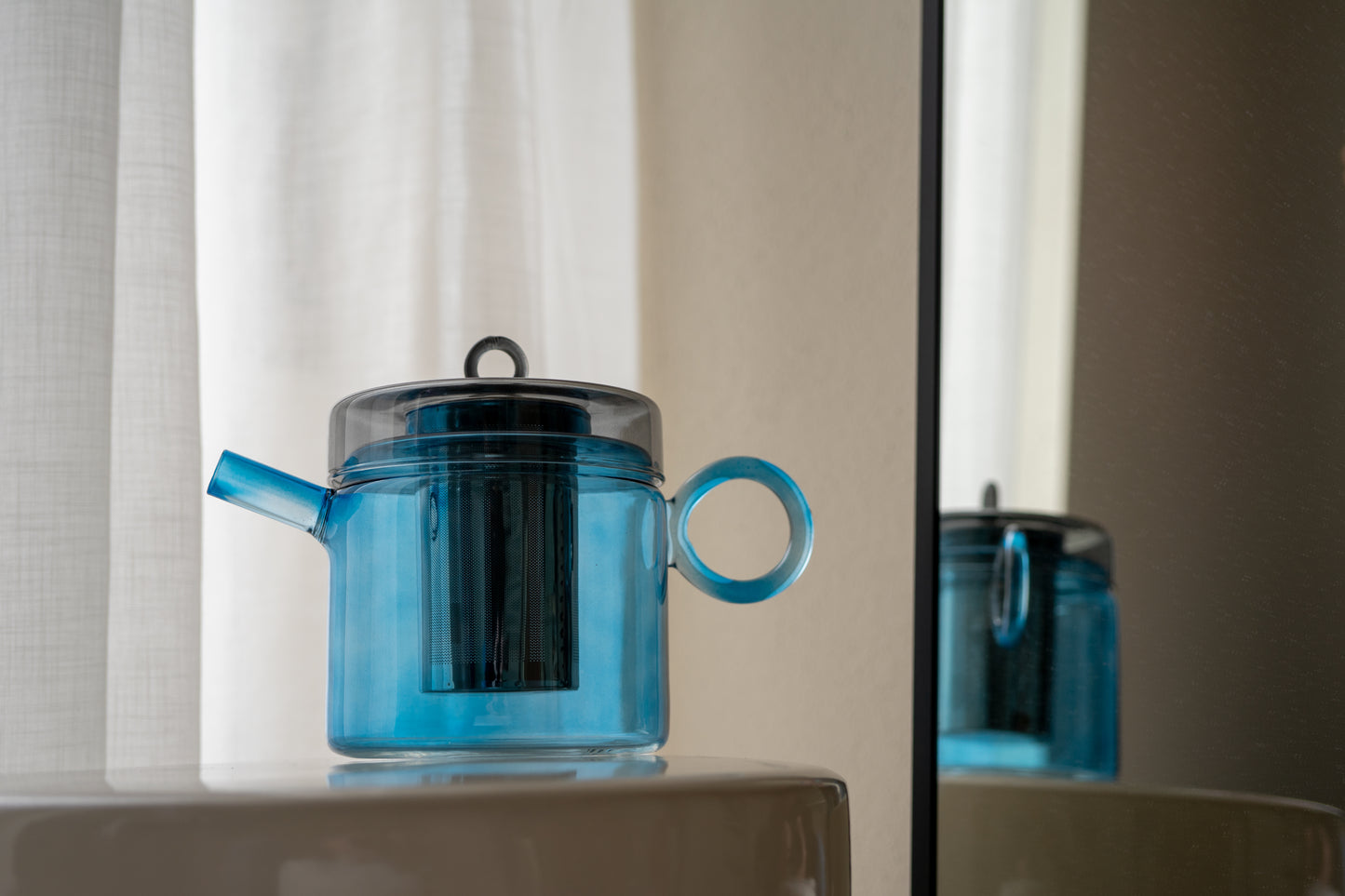 Borosilicate glass teapot with colored ring handle. Capacity 1.2L. Blue and gray