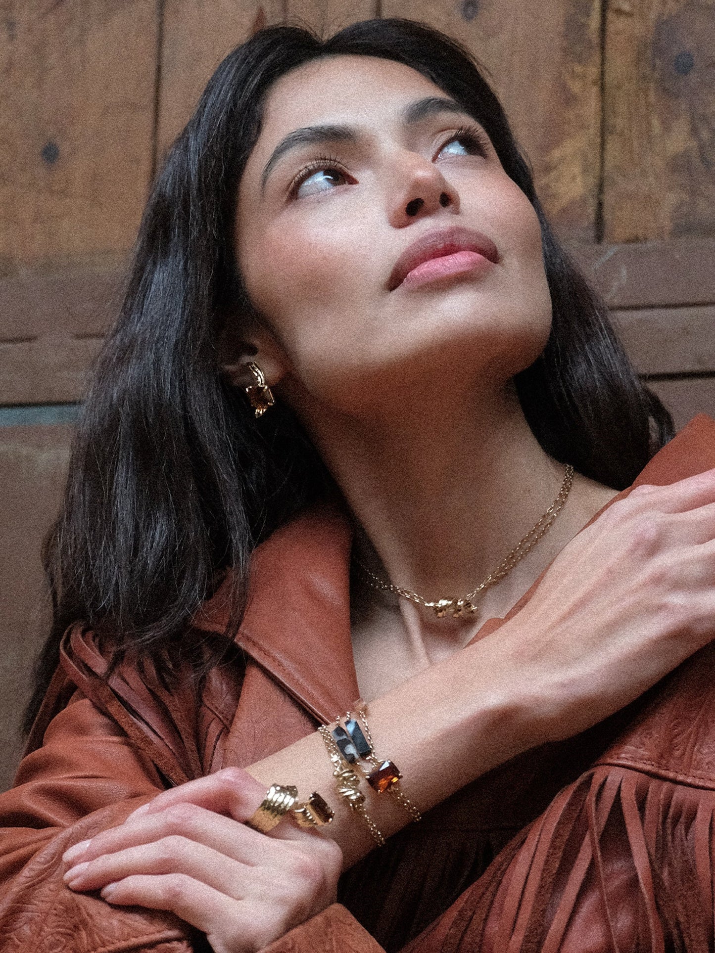 Drop earrings with stone