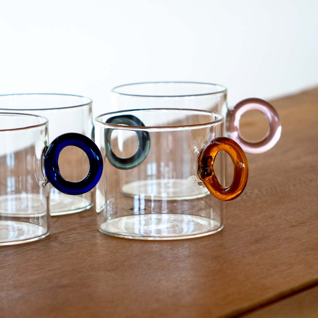 Set 4 cups in Borosilicate glass with ring handle.