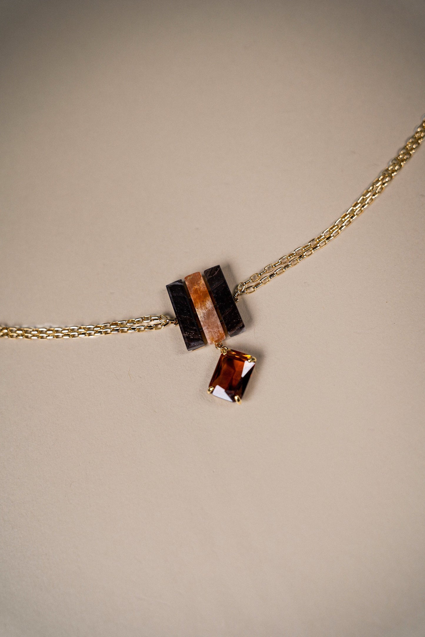 Choker with stones