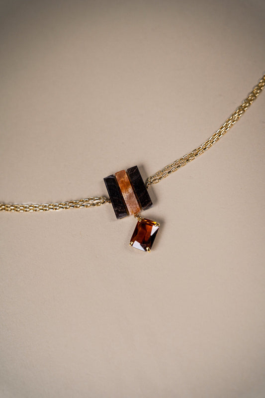 Choker with stones