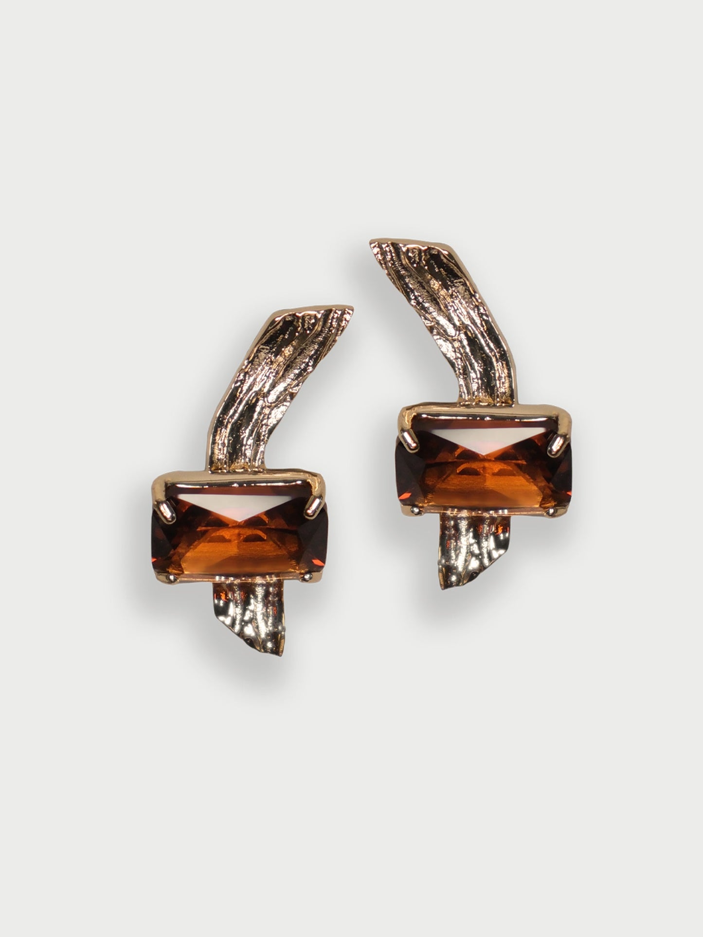 Drop earrings with stone