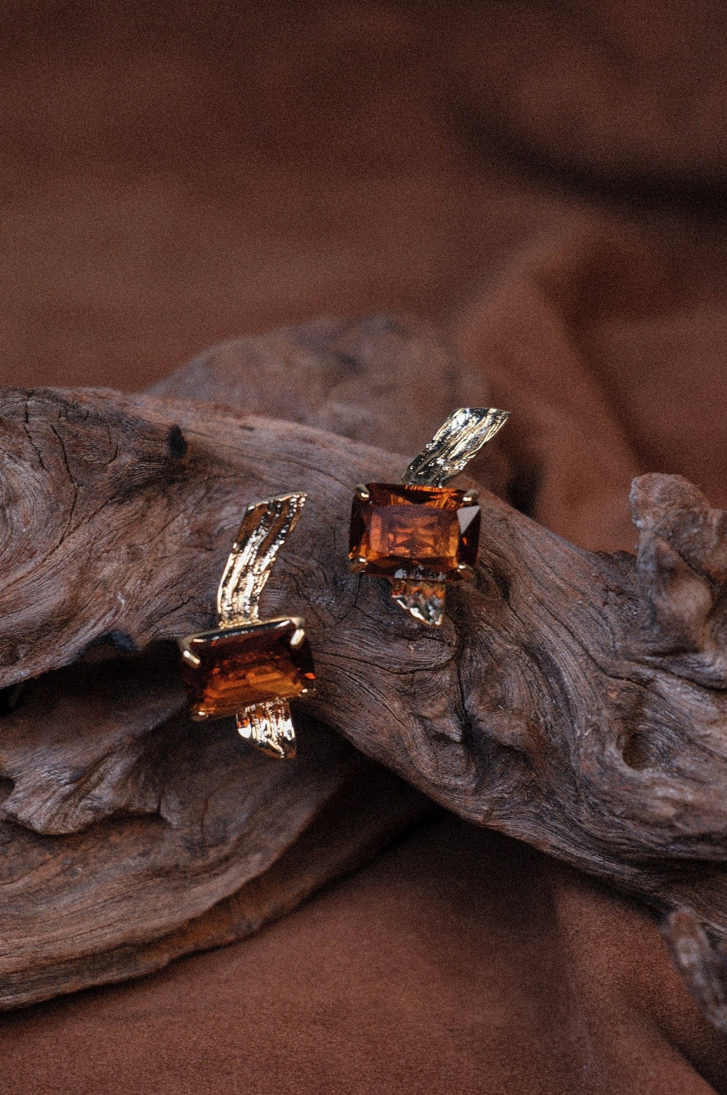 Drop earrings with stone