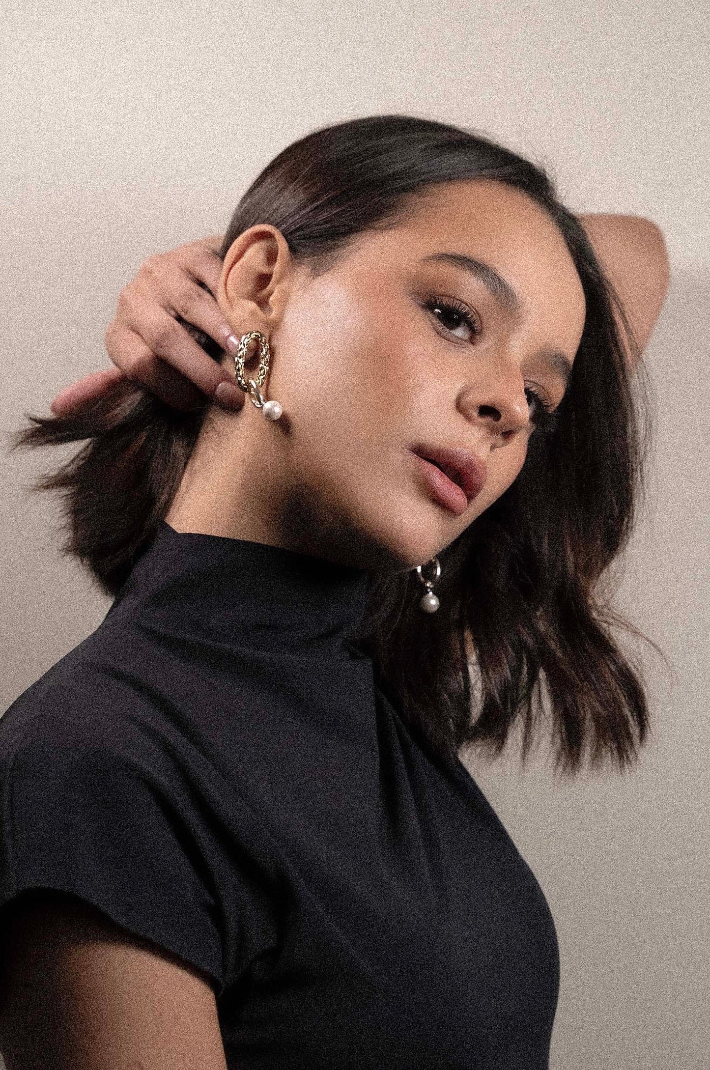 Mixed mesh and pearl drop earrings