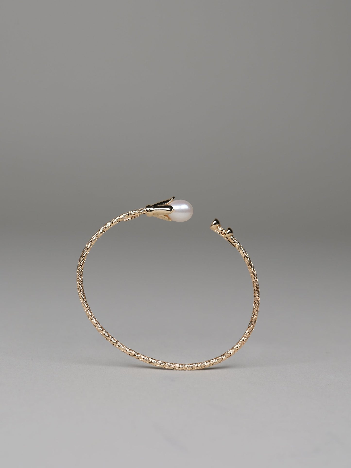 Rigid bracelet with pearl